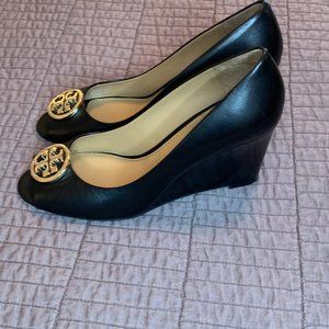 Tory Burch Benton Peep Toe Shoe (Size 8.5)